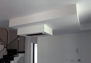 Realizzazione di veletta in cartongesso con predisposizione per cappa ad incasso a Casalecchio di Reno