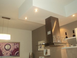 veletta in cucina con cappa sospesa a Formigine